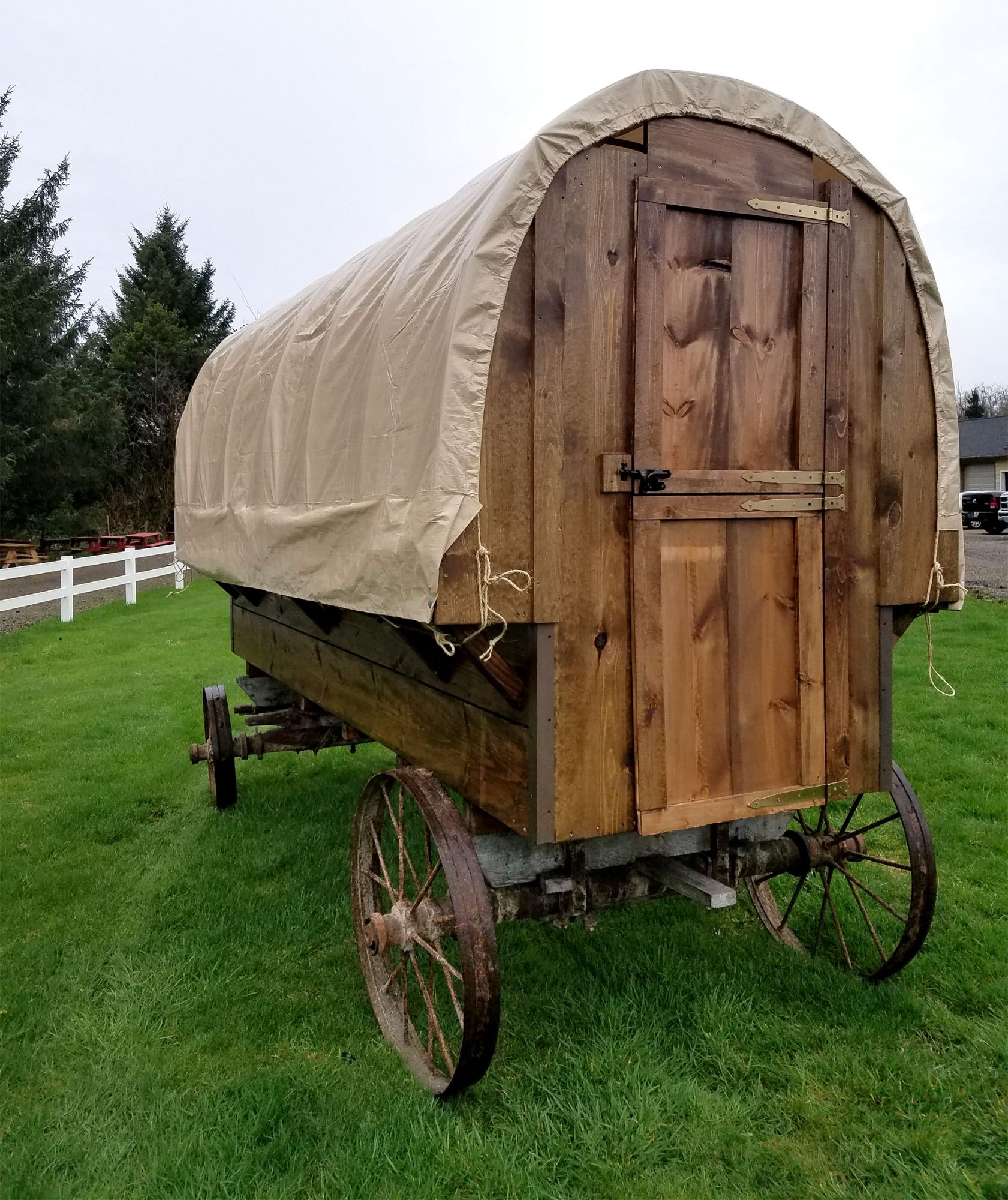 how far did a covered wagon travel in a day
